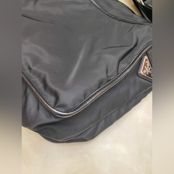 ❌❌SOLD❌❌🎀PRADA messenger bag🎀 - Picture 4 of 14